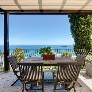 villa-del-mar-luxurious-en-suite-bedroom-with-lounge.hotels-capetown.com/